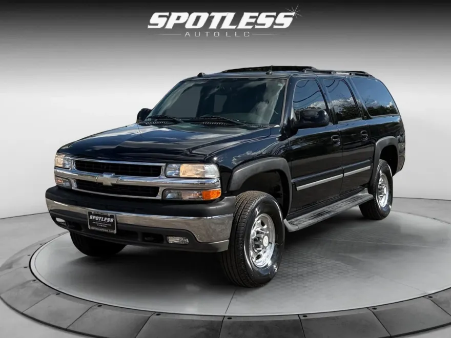 2005 Chevrolet Suburban 2500 LT photo 1