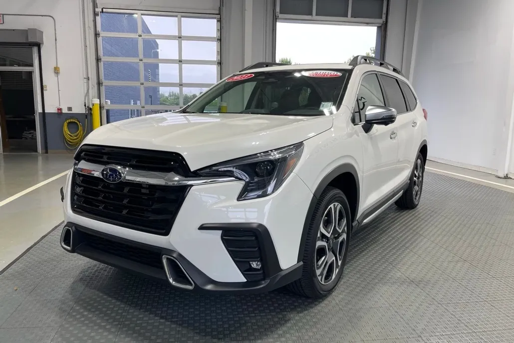2023 Subaru Ascent Touring photo 1