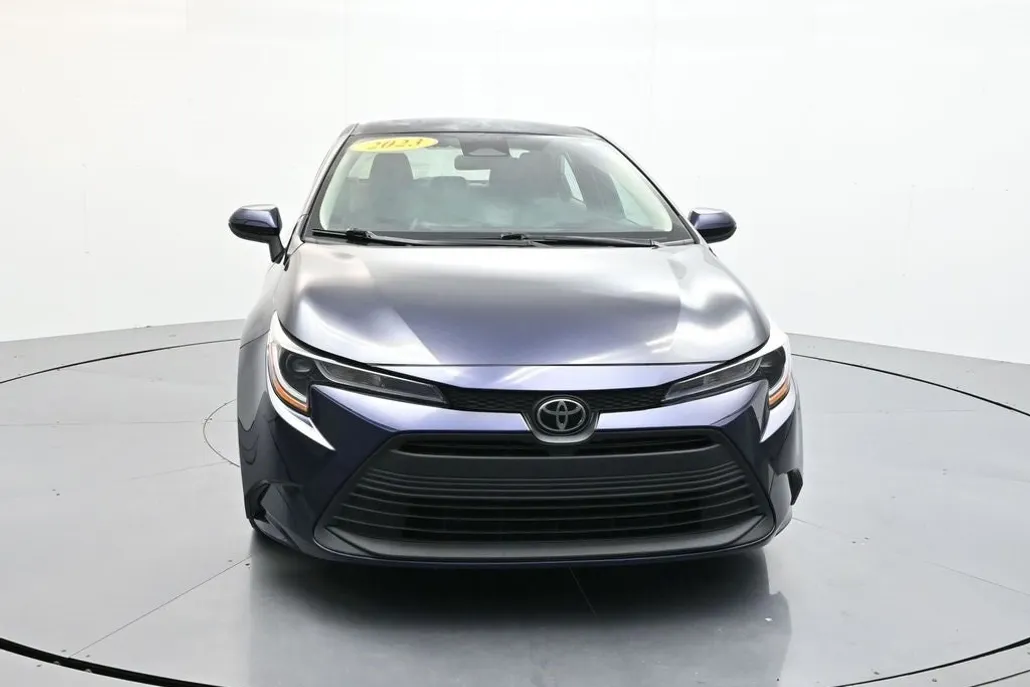 2023 Toyota Corolla LE photo 1
