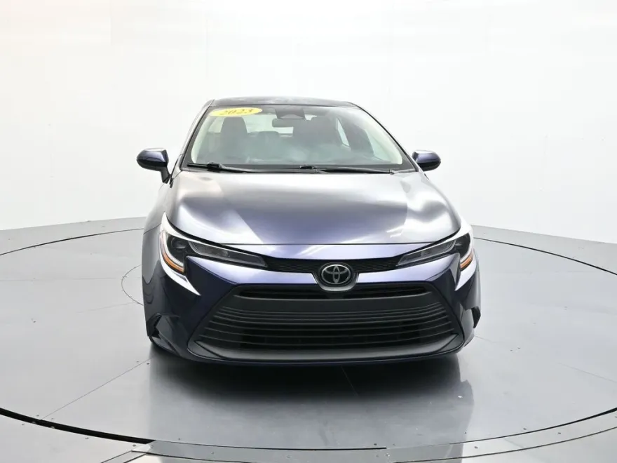 2023 Toyota Corolla LE photo 1