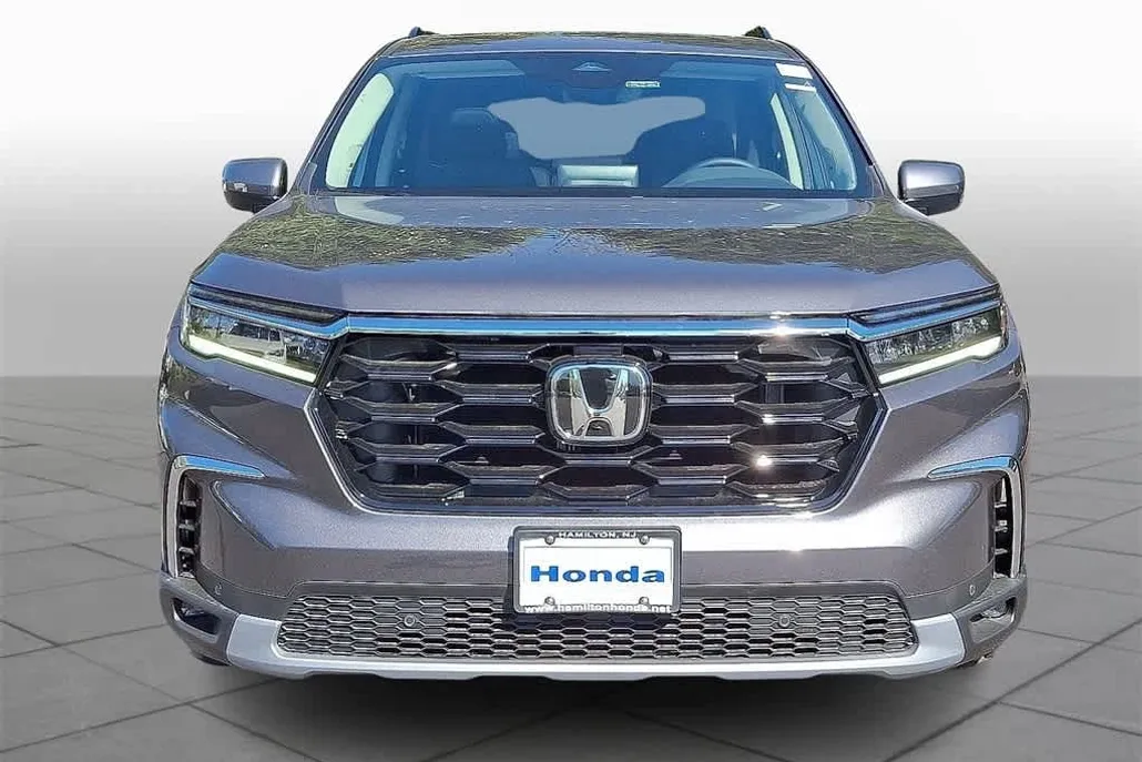 2025 Honda Pilot Touring photo 1