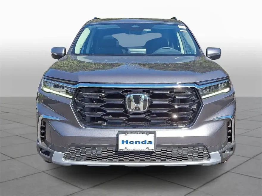 2025 Honda Pilot Touring photo 1