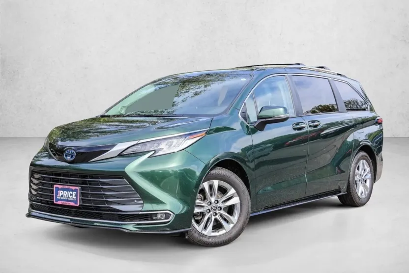 2024 Toyota Sienna Limited photo 1