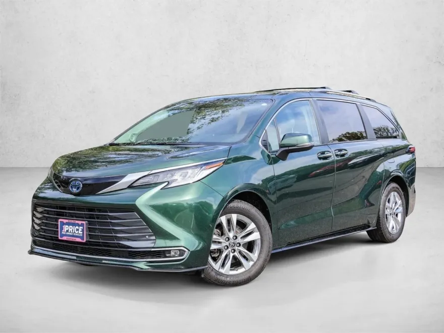 2024 Toyota Sienna Limited photo 1