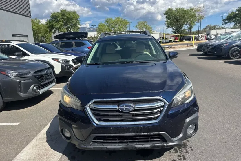 2018 Subaru Outback 2.5i Premium photo 1