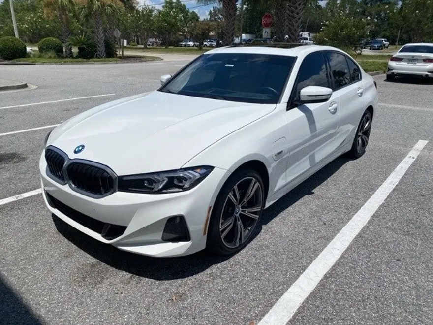 2023 Bmw 330e photo 1