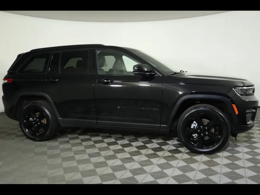 2023 Jeep Grand Cherokee Altitude photo 1