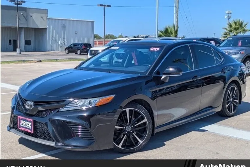 2020 Toyota Camry XSE photo 1