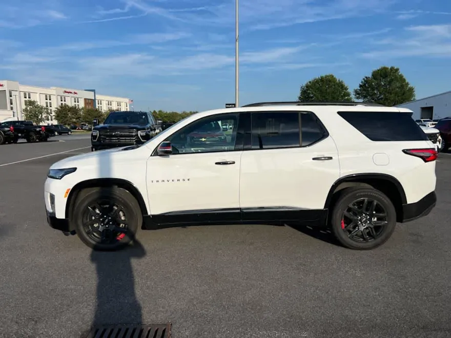 2023 Chevrolet Traverse Premier photo 1
