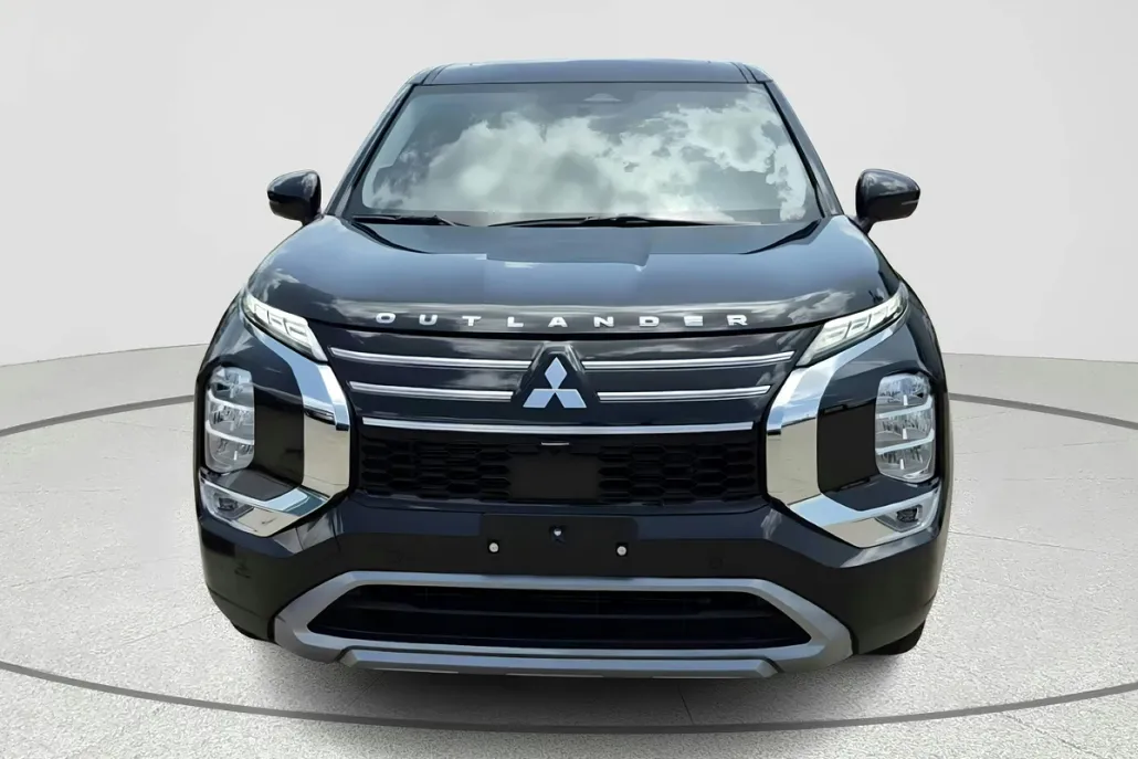 2025 Mitsubishi Outlander SE photo 1