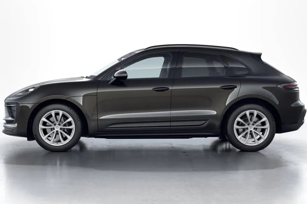 2026 Porsche Macan T photo 1