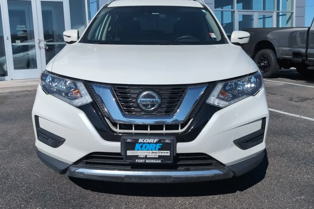 2020 Nissan Rogue SV photo 1