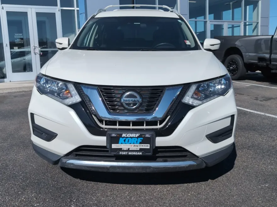 2020 Nissan Rogue SV photo 1