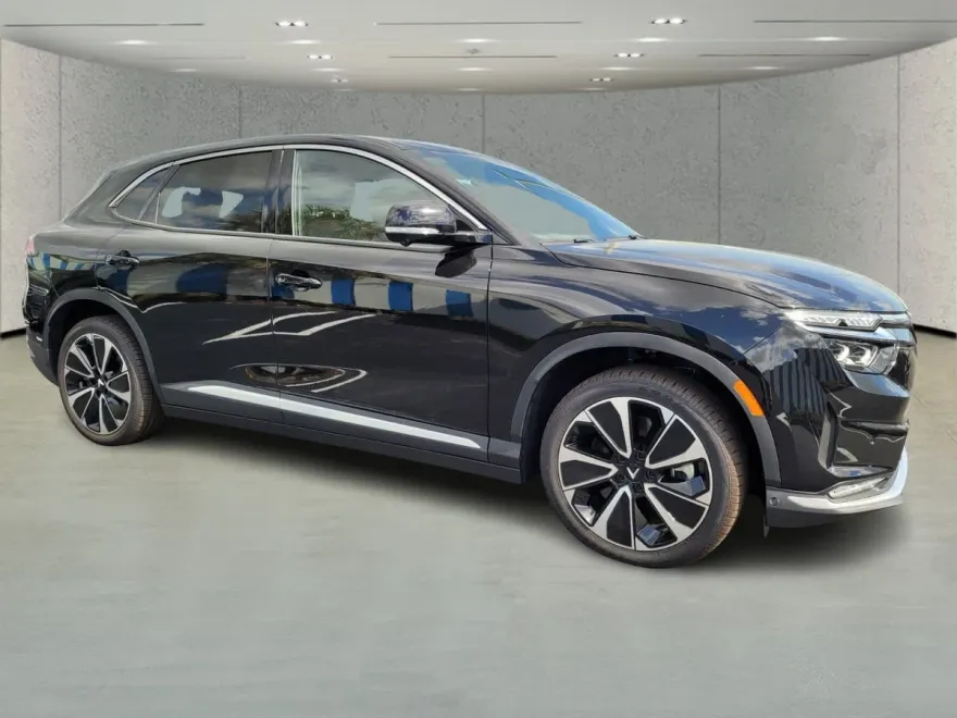 2025 Vinfast VF 8 8 photo 1