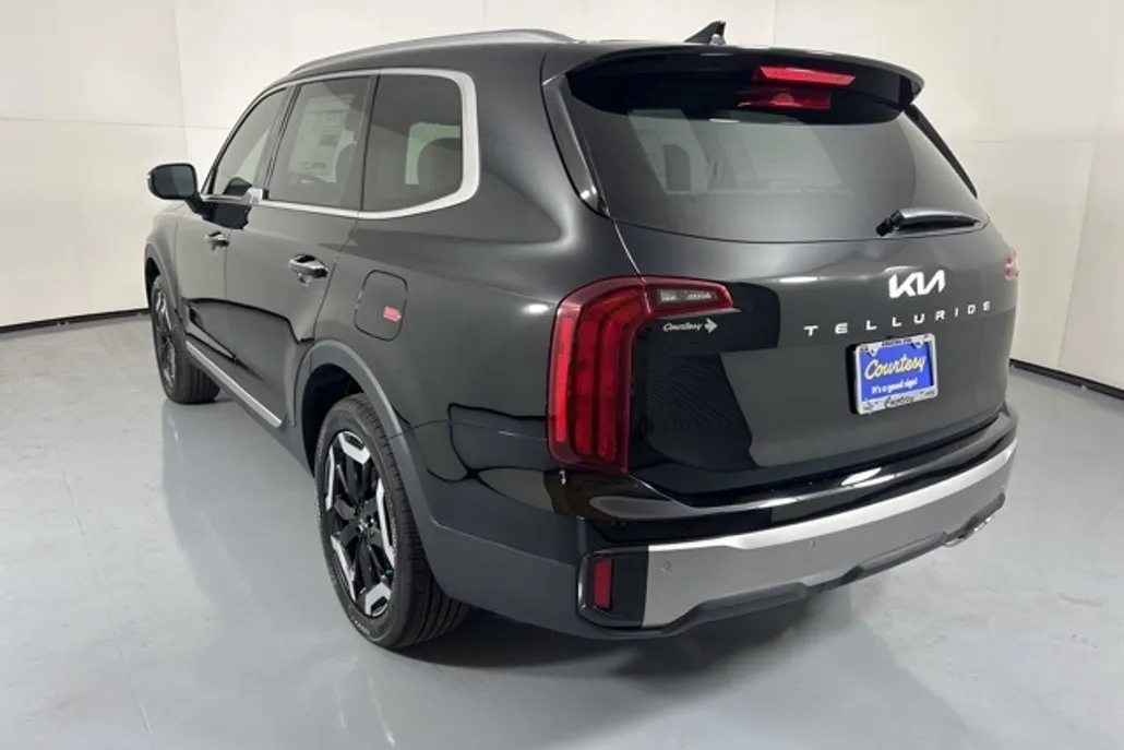 2025 Kia Telluride S photo 1