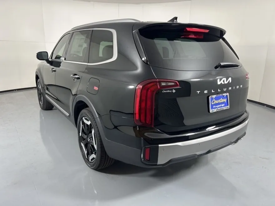 2025 Kia Telluride S photo 1
