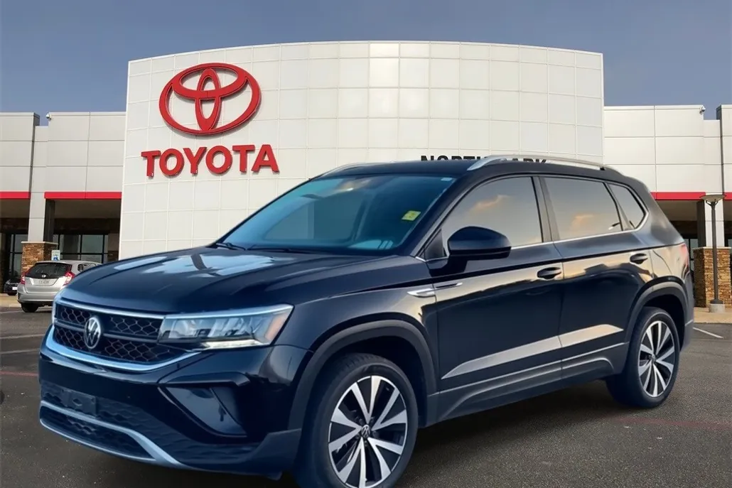 2022 Volkswagen Taos SE photo 1