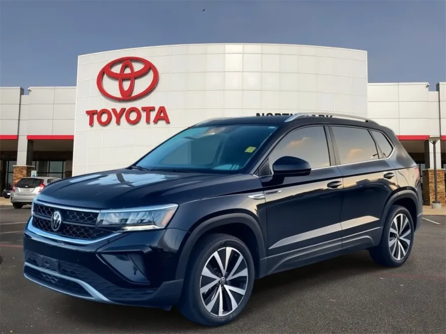2022 Volkswagen Taos SE photo 1