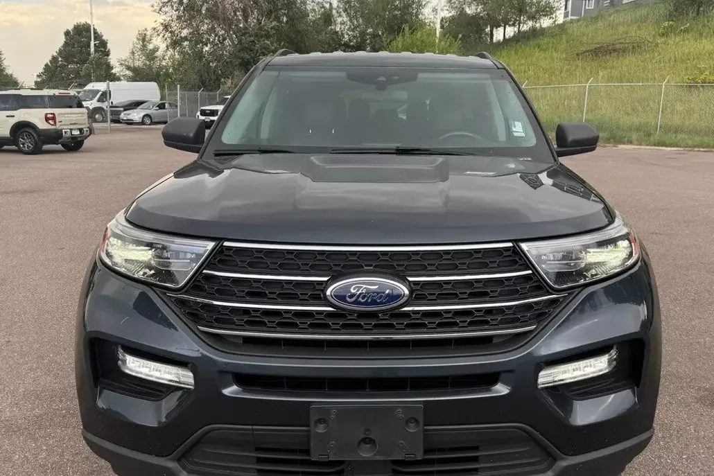 2022 Ford Explorer XLT photo 1