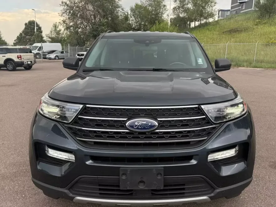 2022 Ford Explorer XLT photo 1