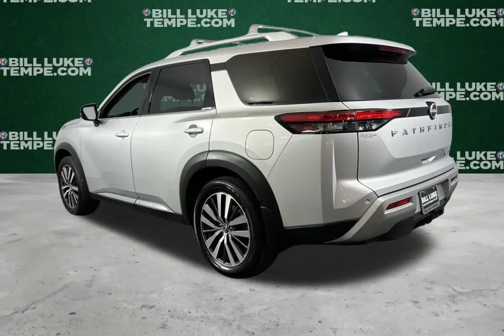 2022 Nissan Pathfinder Platinum photo 1