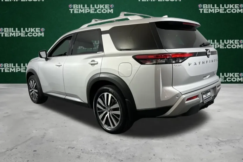 2022 Nissan Pathfinder Platinum photo 1