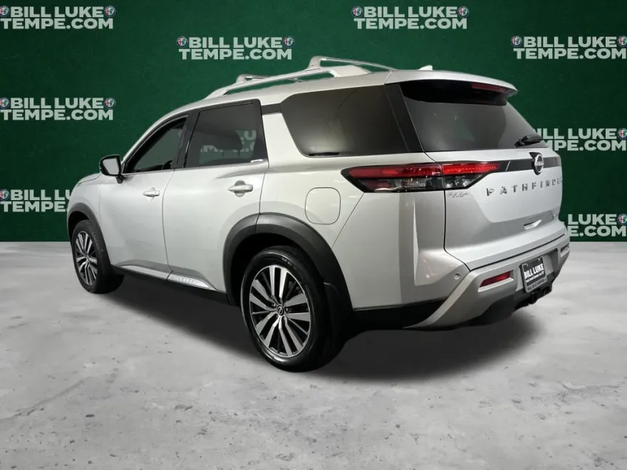 2022 Nissan Pathfinder Platinum photo 1