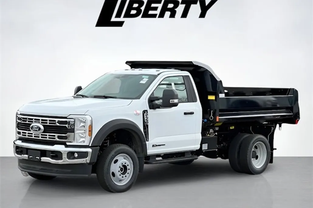 2025 Ford F-550 photo 1