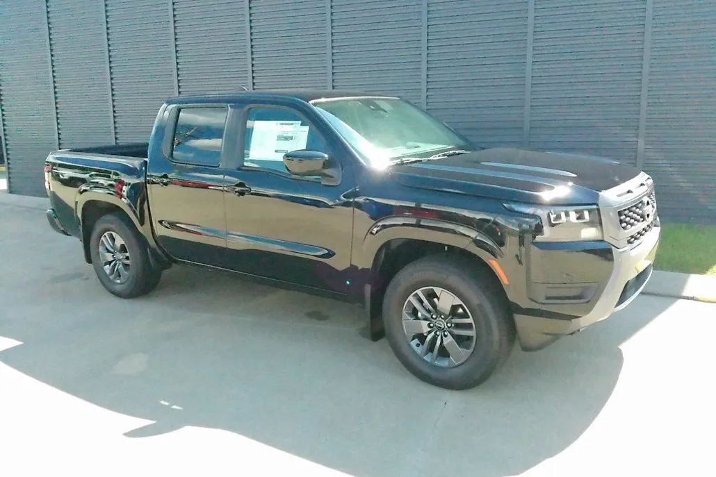 2026 Nissan Frontier Crew Cab SV photo 1