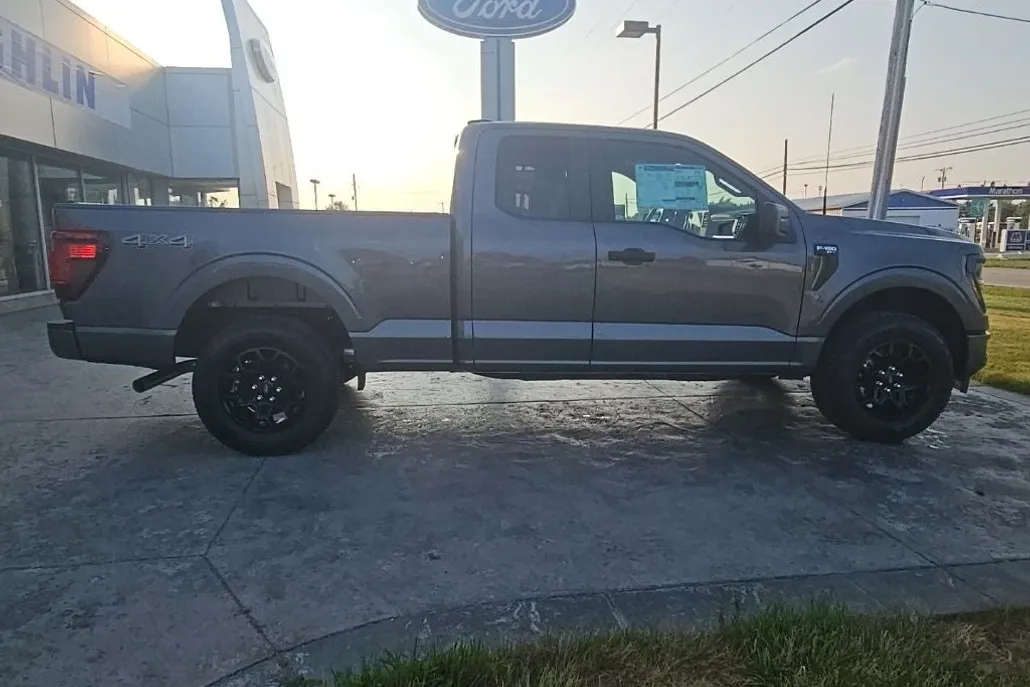 2025 Ford F-150 STX photo 1