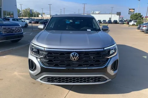 2025 Volkswagen Atlas Cross Sport SE Technology photo 2
