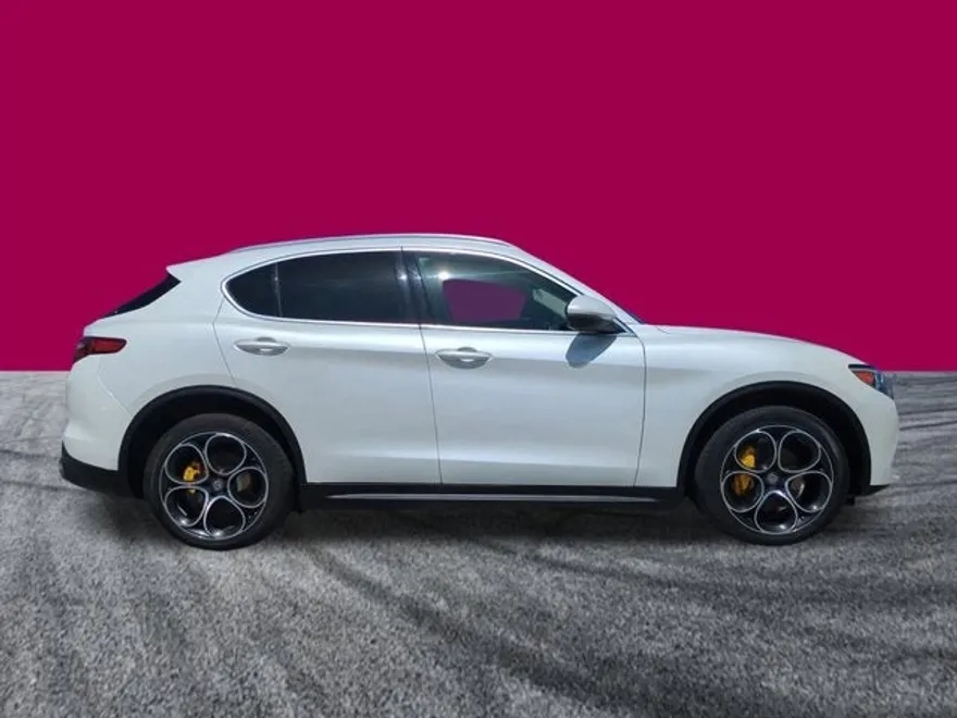 2019 Alfa Romeo Stelvio Ti photo 1