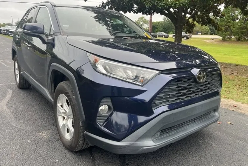 2020 Toyota RAV4 XLE photo 1