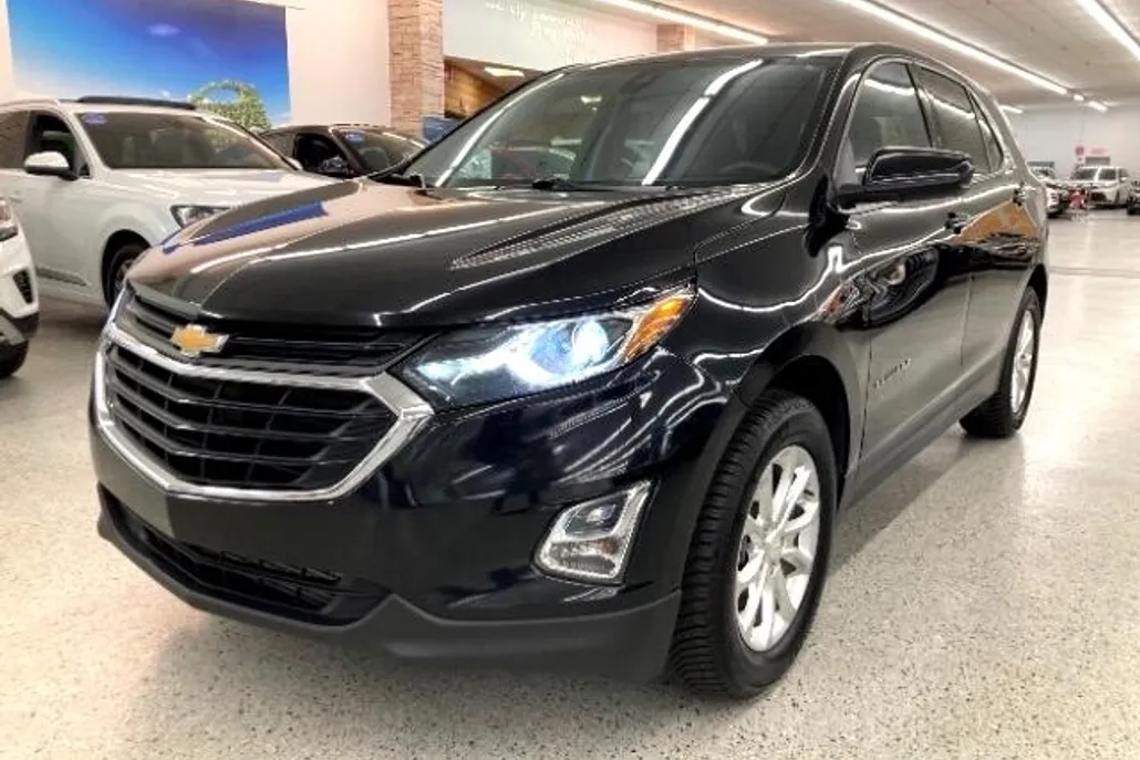 2020 Chevrolet Equinox LT photo 1