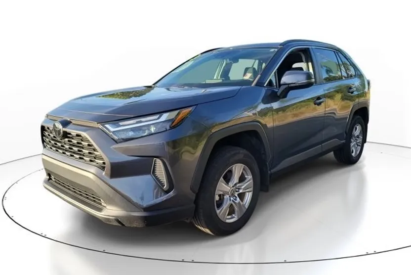 2023 Toyota RAV4 XLE photo 1