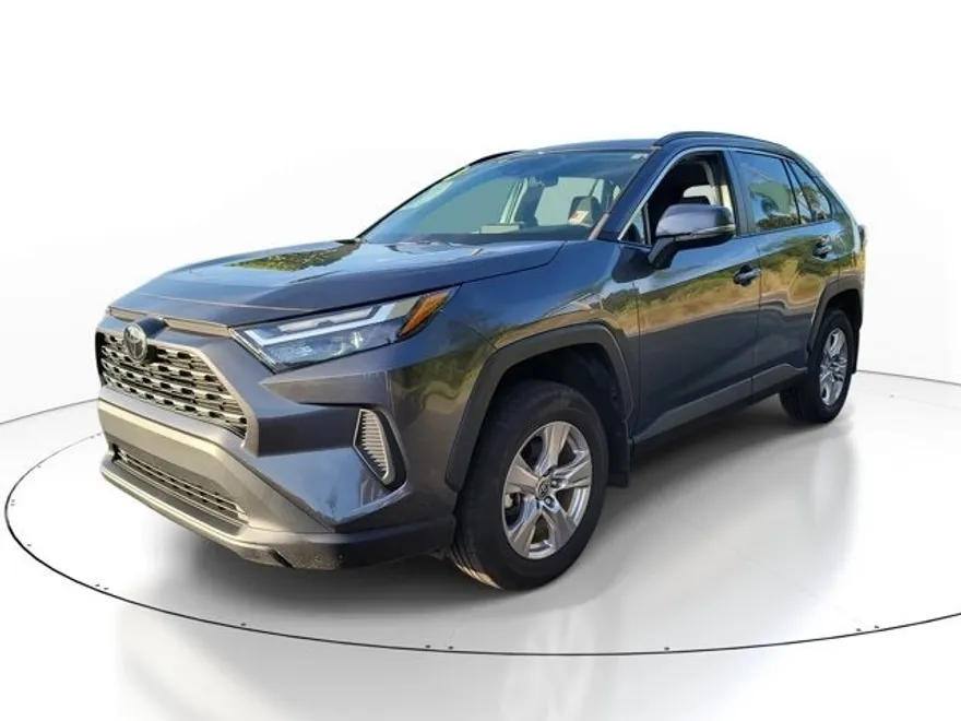 2023 Toyota RAV4 XLE photo 1
