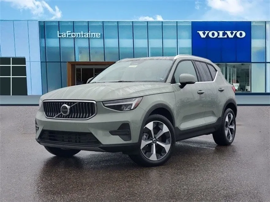 2025 Volvo XC40 Core photo 1