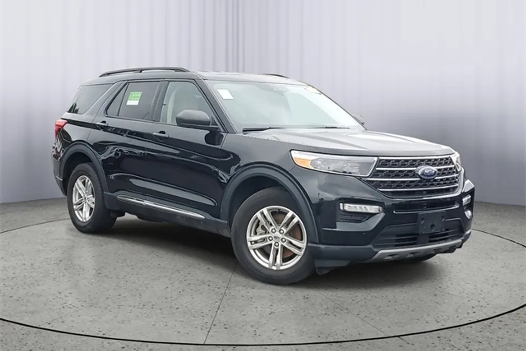 2022 Ford Explorer XLT photo 1