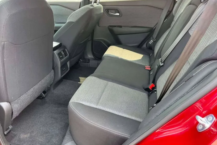 2023 Nissan Rogue SV photo 1