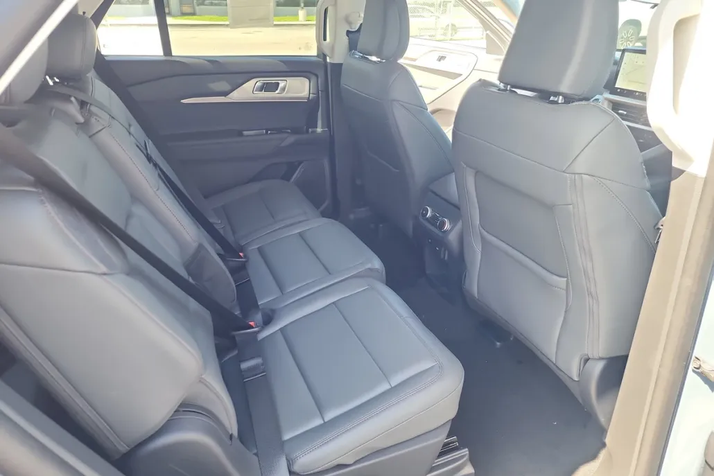 2025 Ford Explorer photo 1
