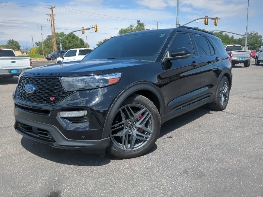 2024 Ford Explorer ST photo 1