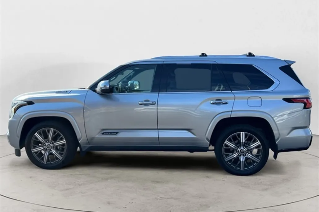 2023 Toyota Sequoia Capstone photo 1