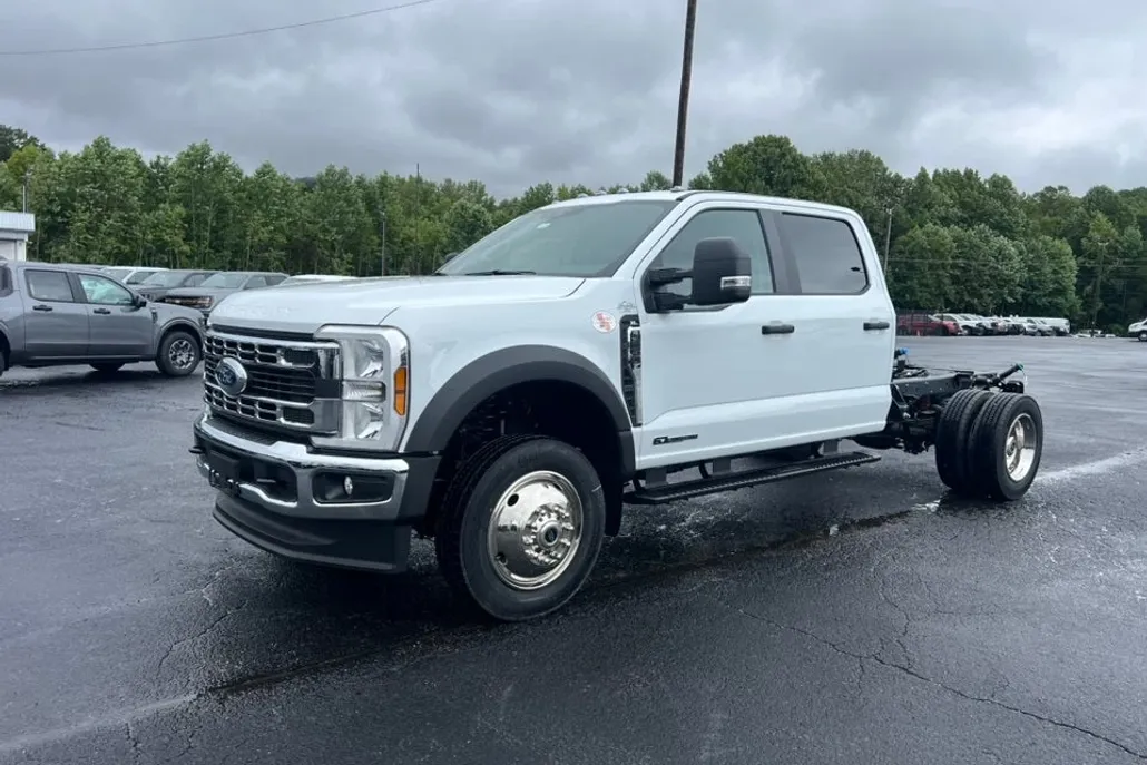2025 Ford F-450 photo 1