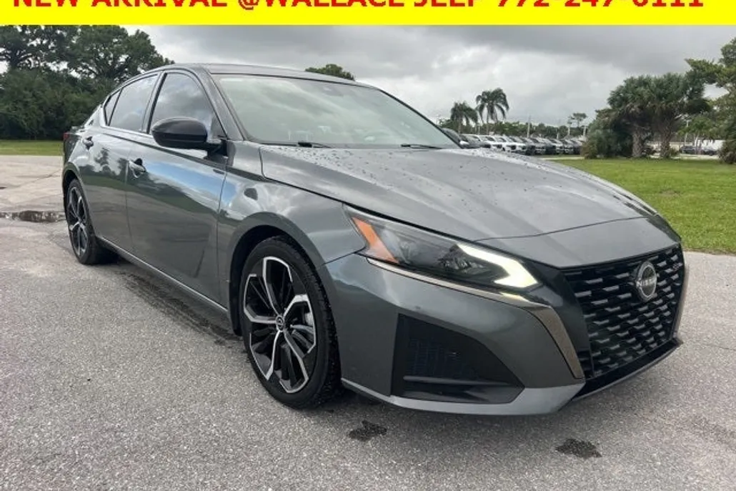 2023 Nissan Altima 2.5 SR photo 1