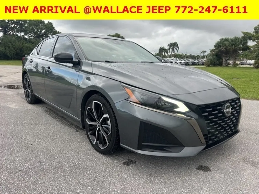 2023 Nissan Altima 2.5 SR photo 1
