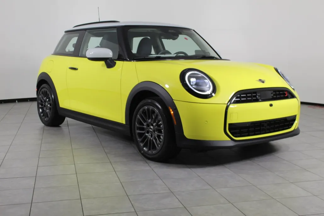2025 Mini Cooper 2 Door Hardtop Iconic photo 1