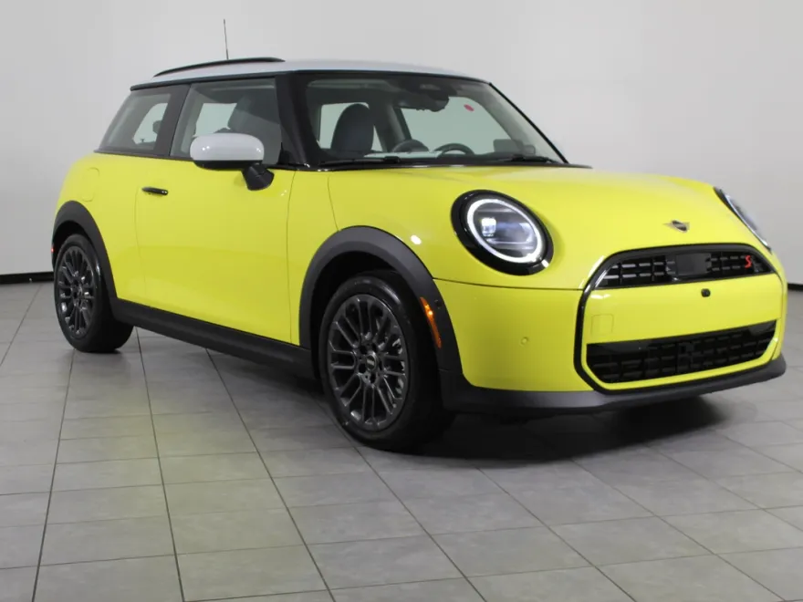 2025 Mini Cooper 2 Door Hardtop Iconic photo 1