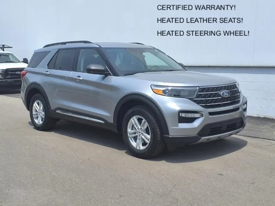 2023 Ford Explorer XLT photo 1