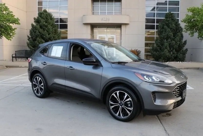 2021 Ford Escape SE Hybrid photo 1