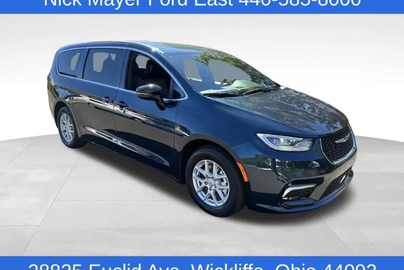 2025 Chrysler Pacifica photo 1